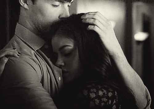 4) Ezra & Aria - Pretty Little Liars