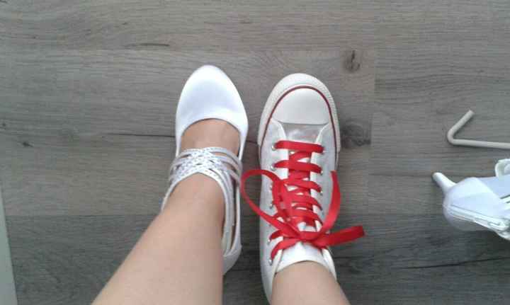 Mi fate vedere le vostre scarpe? - 1