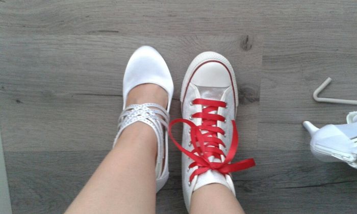 Mi fate vedere le vostre scarpe? - 1