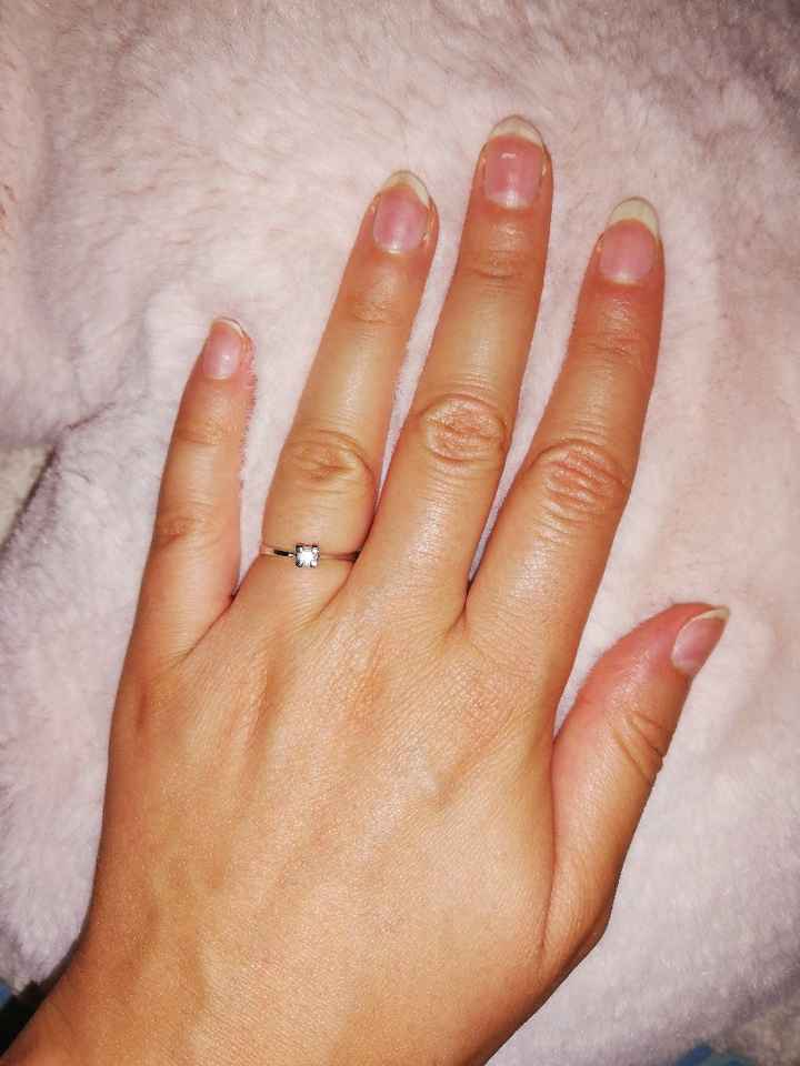 E ora mostraci una foto del tuo anello di fidanzamento! - 1