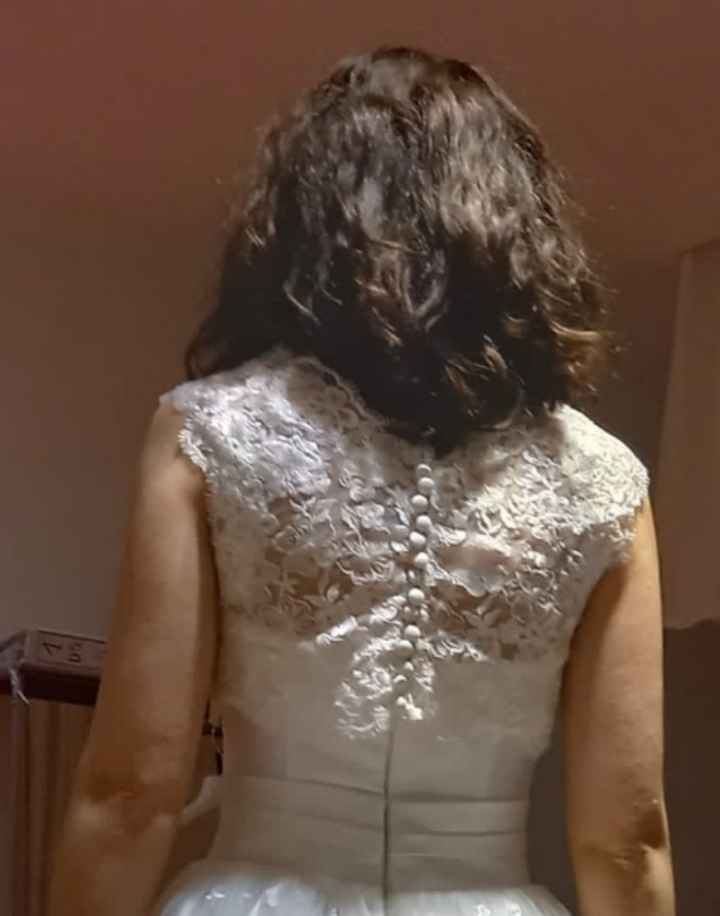 Scollo a cuore e acconciatura - 1