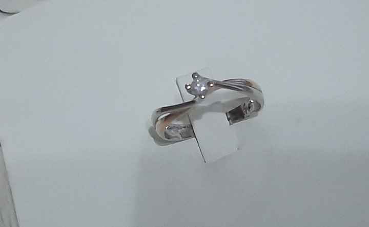 E ora mostraci una foto del tuo anello di fidanzamento! - 1