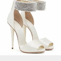 Vi piacciono queste scarpe? - 1