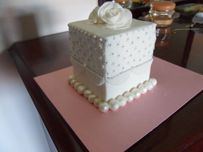 Mini wedding cake