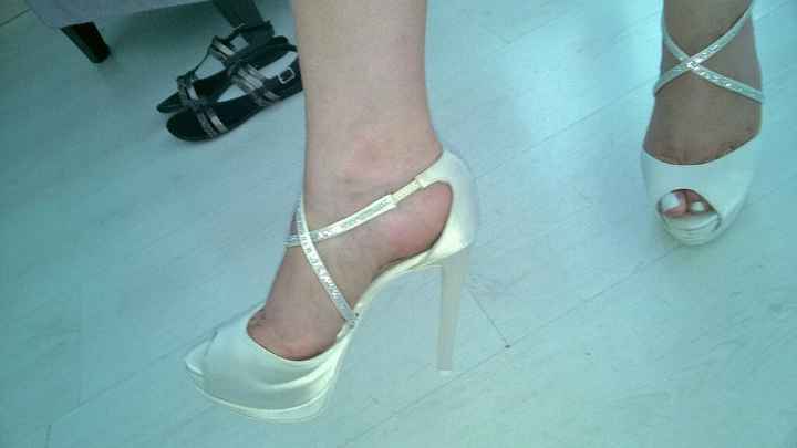 Spose che non rinunceranno ai tacchi x quel giorno - 1