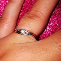 E ora mostraci una foto del tuo anello di fidanzamento! - 1