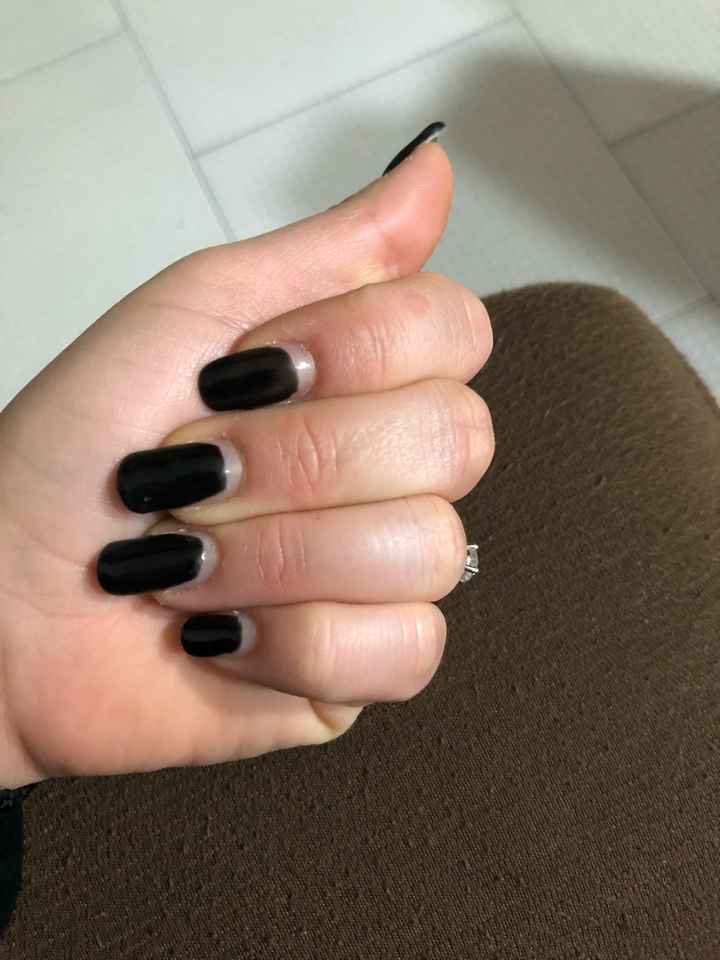 Farete tutte la ricostruzione alle unghie? - 1