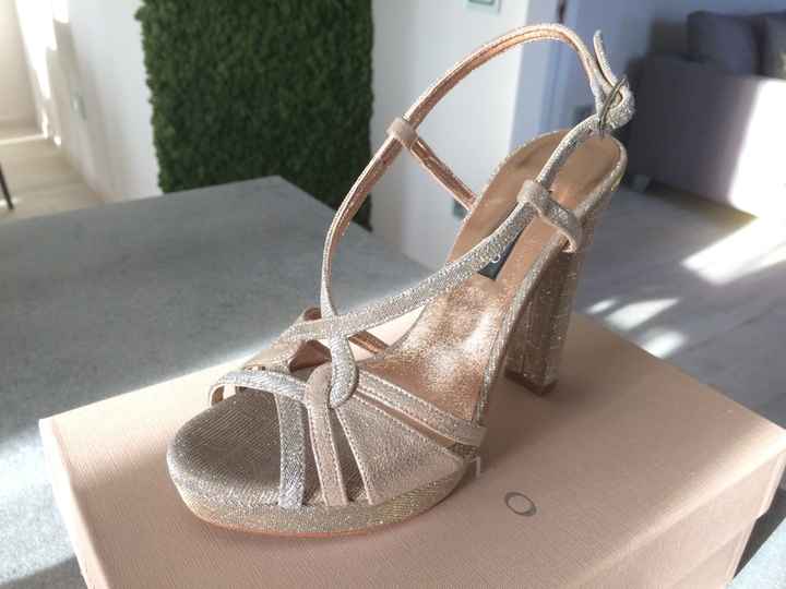 A -100 scelte anche le scarpe - 2