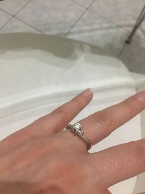 Come vi ha chiesto di sposarlo? e che anello avete ricevuto? - 1