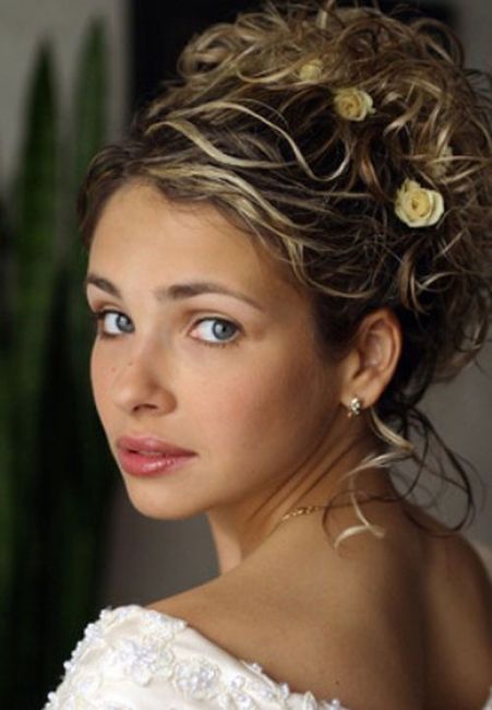 Capelli ricci raccolto