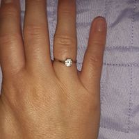 E ora mostraci una foto del tuo anello di fidanzamento! - 1