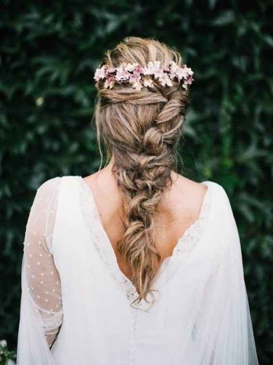 Acconciatura sposa boho chic con trecce