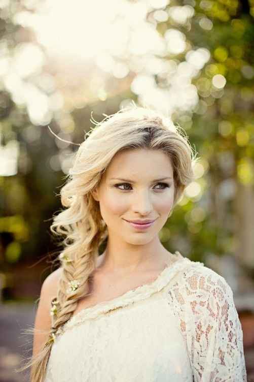 Acconciatura sposa boho chic con trecce