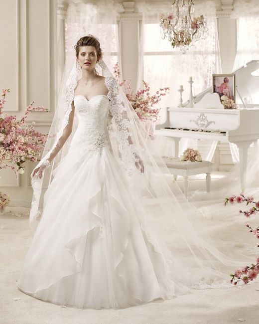 2. Scollo a cuore e taglio a sottoveste - Colet
