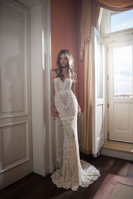 4. Scollo a cuore e taglio a sirena - Berta Bridal