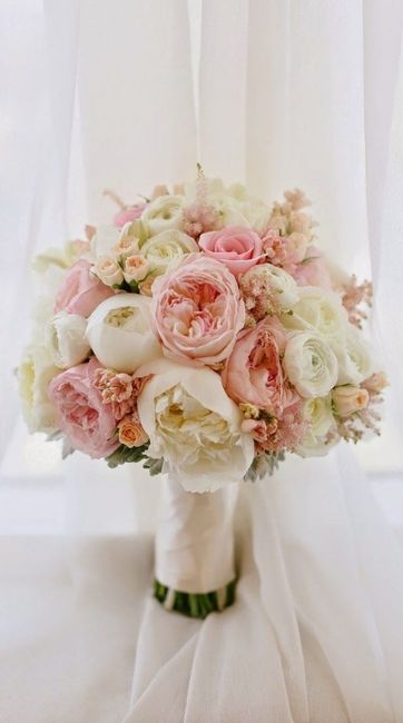 Bouquet di rose e peonie