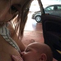 Allattare in pubblico si o no? - 1