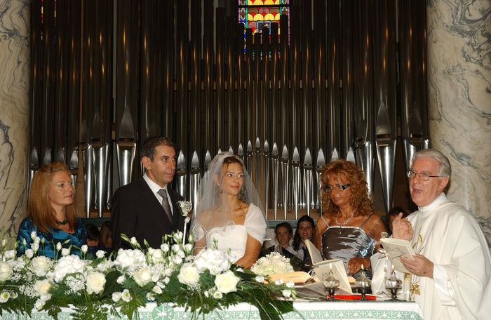 sull'altare con testimoni e don Ettore