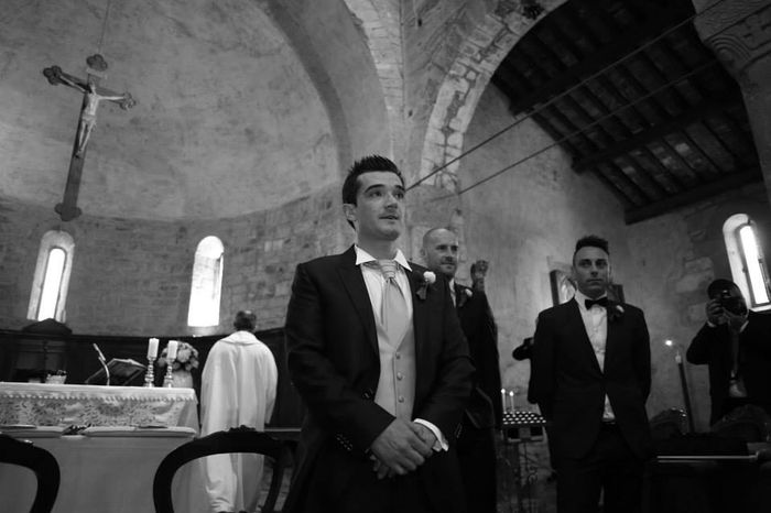 Lo sposo all'entrata in chiesa della sposa  - 2