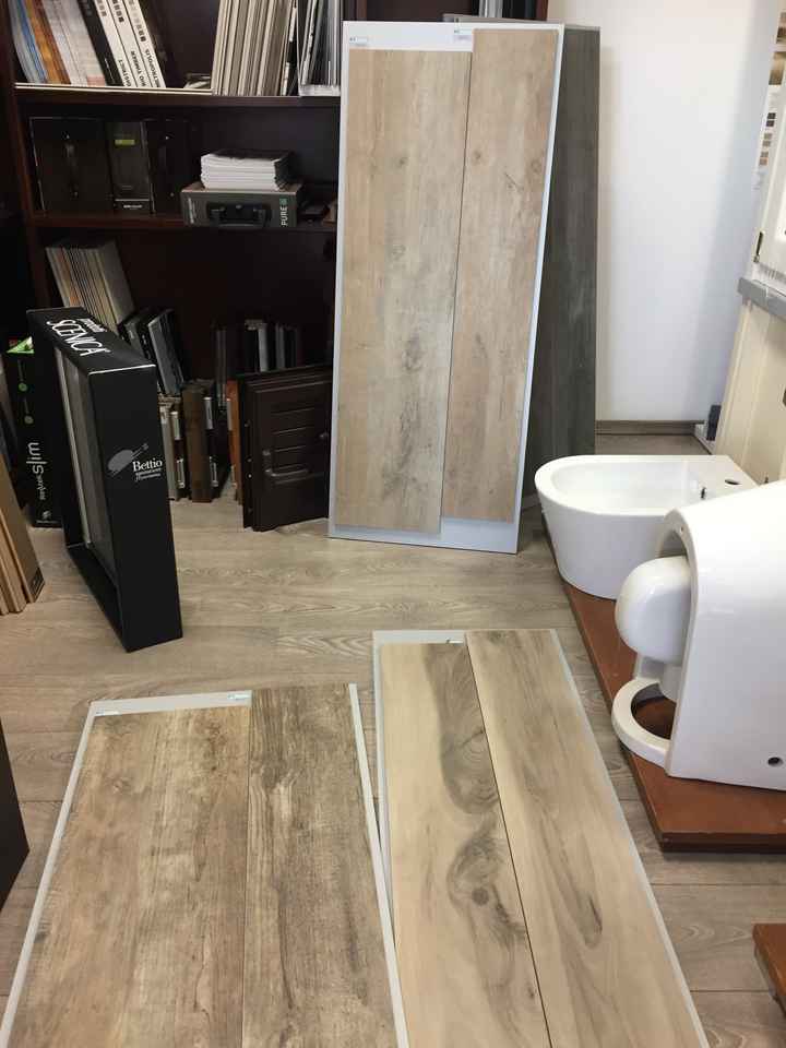 Grès porcellanato effetto legno. - 1