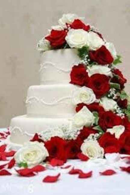 torta con rose e panna