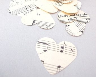 Decorazioni con: spartiti  musicali. - 9