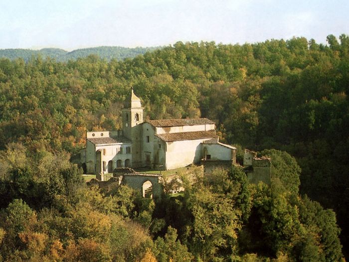 Chiesa vicino al lago di martignano, semplice e con un parroco liberale... - 1