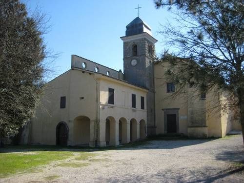 Chiesa vicino al lago di martignano, semplice e con un parroco liberale... - 2