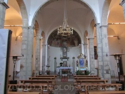 Chiesa vicino al lago di martignano, semplice e con un parroco liberale... - 3