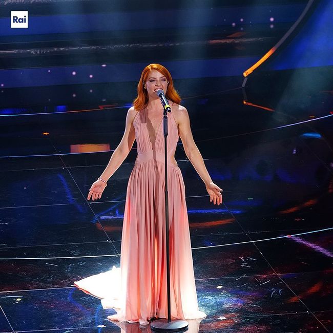 I look della prima serata di Sanremo 2022: quale preferisci? 👑 4