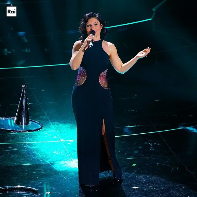 I look della prima serata di Sanremo 2022: quale preferisci? 👑 10