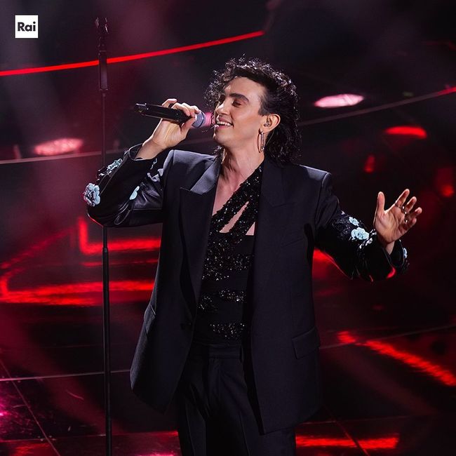 I look della prima serata di Sanremo 2022: quale preferisci? 👑 5