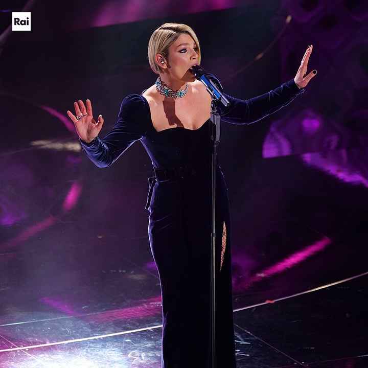 I look della seconda serata di Sanremo 2022: quale preferisci? 👑 - 5