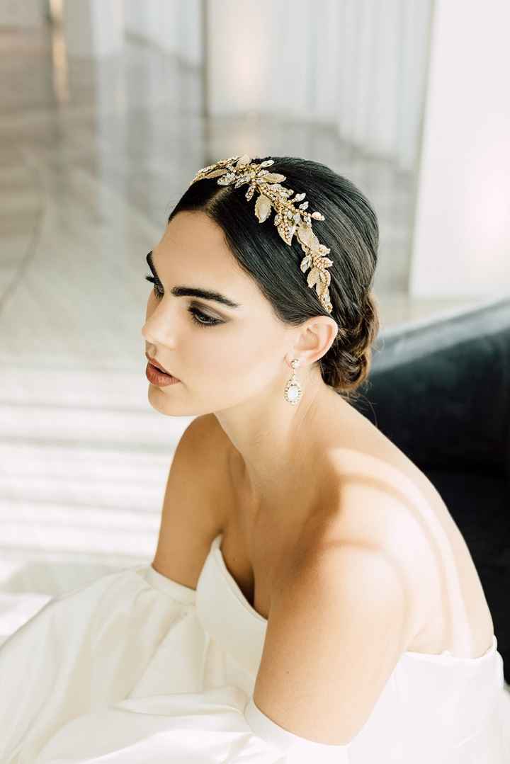 Cerchietti da sposa: l'accessorio per capelli che domina le tendenze - 3