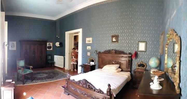 camera da letto (non riesco a cancellare il viso di un'amica di famiglia)