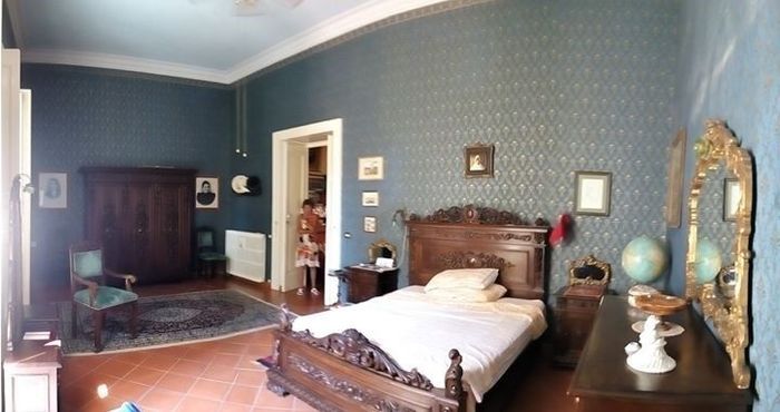 camera da letto (non riesco a cancellare il viso di un'amica di famiglia)