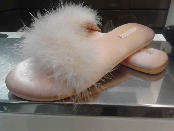 Il piccolo particolare delle ciabattine! - 1