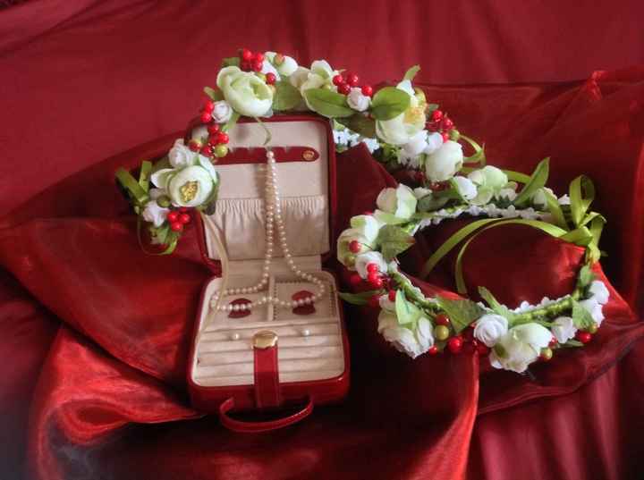 Corone di fiori per le damigelle 