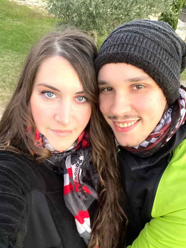 Vi va di mostrare una foto vostra foto insieme ? Ecco Noi ⬇️ - 1