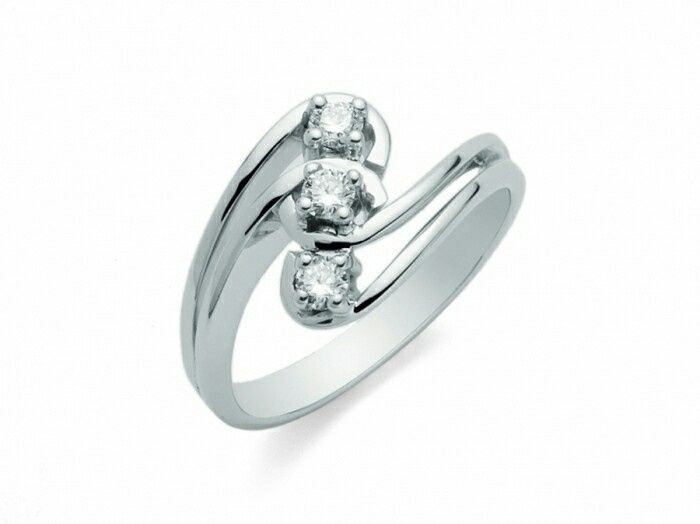 Scegli il tuo anello di fidanzamento per completare il look sposa - 1