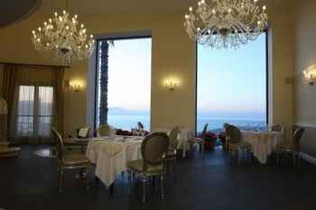 vetrate vista mare sala interna