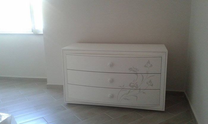 comò..sopra ci va la TV a muro