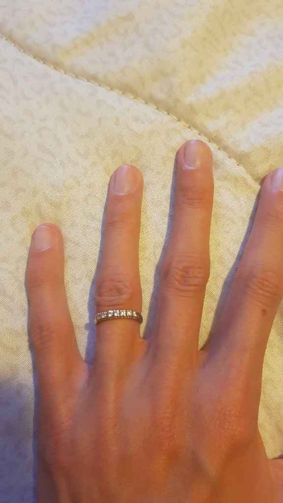 E ora mostraci una foto del tuo anello di fidanzamento! - 1