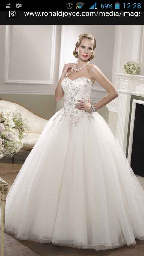 Abito da principessa con ampia gonna in tulle - 1