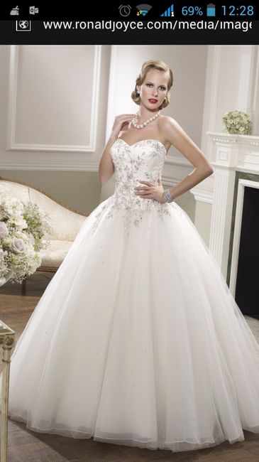 Abito da principessa con ampia gonna in tulle - 1