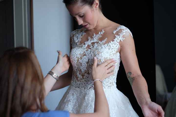 Chi vi aiuterà con l'abito? - 5