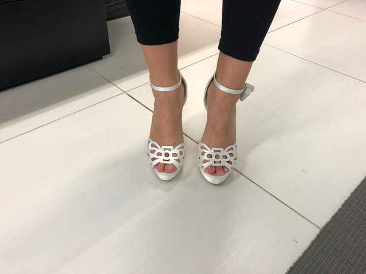 Cercasi intimo e scarpe da sposa - 1