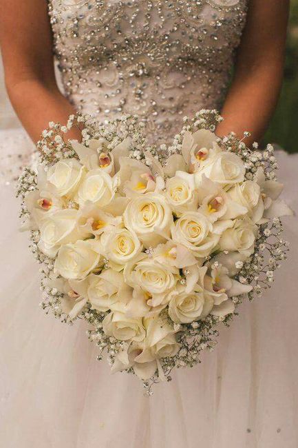 Bouquet Sposa A Cuore.59 V Shaped Wedding Bouquet