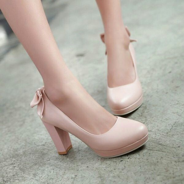 Mi fate vedere le vostre scarpe? - 1