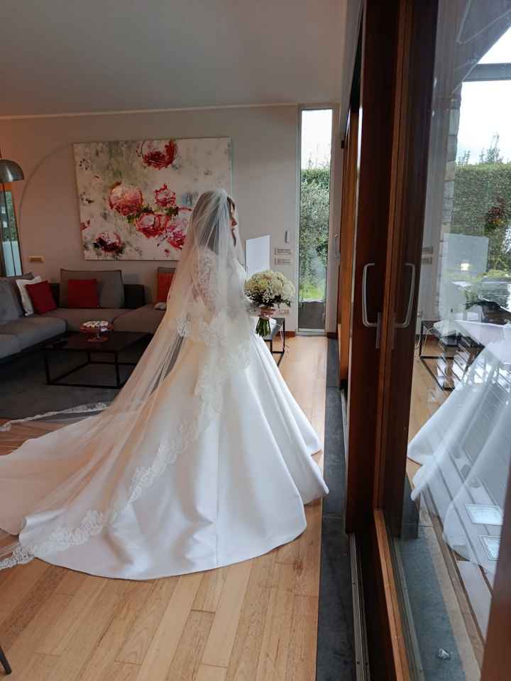 Vestito, scarpe, bouquet e molto altro - 1